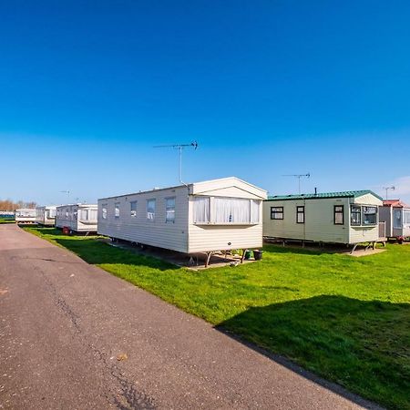 Caravan Beach Holiday Hotel Saint Osyth Exterior foto