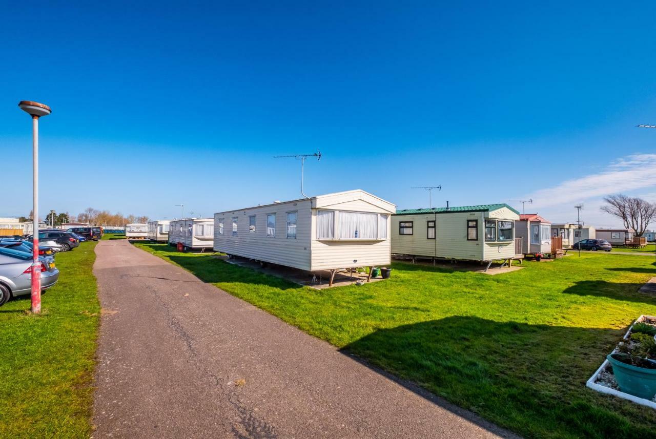 Caravan Beach Holiday Hotel Saint Osyth Exterior foto